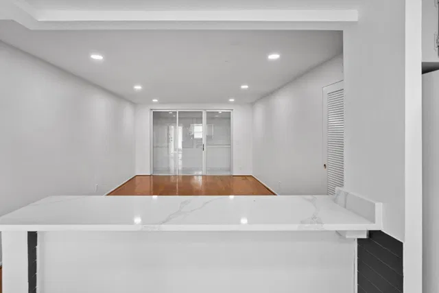 Unit 110 photo 23
