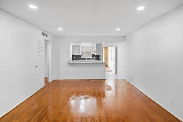 Unit 110 photo 26