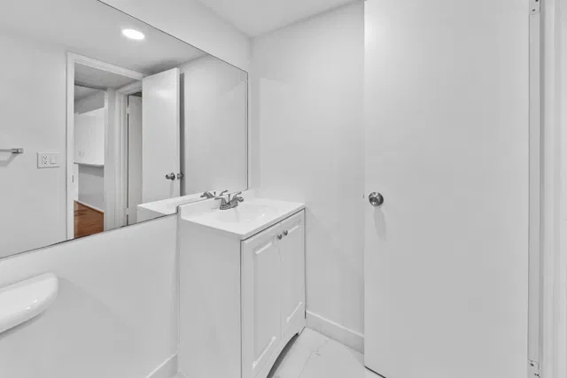 Unit 110 photo 32