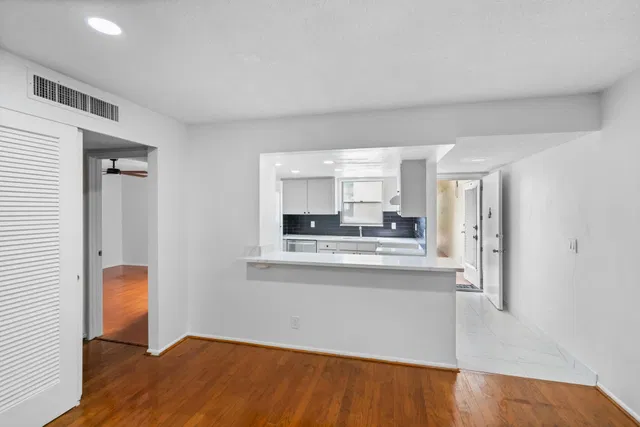 Unit 110 photo 50