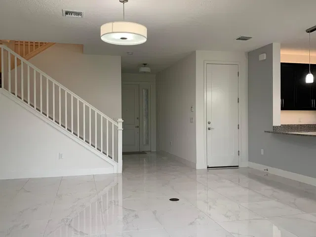 Residence photo 12