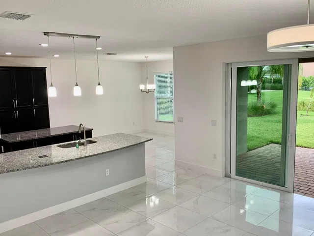 Residence photo 14