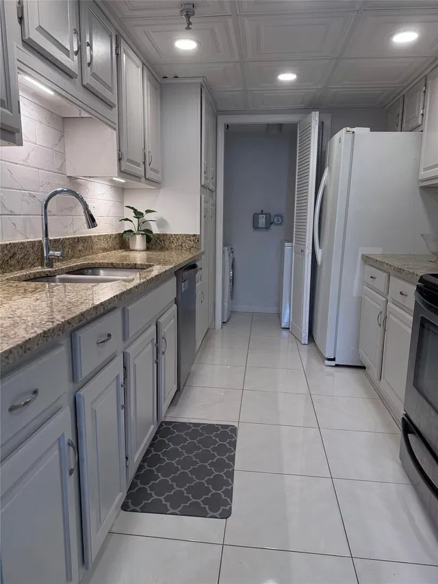 Unit 1040 photo 2