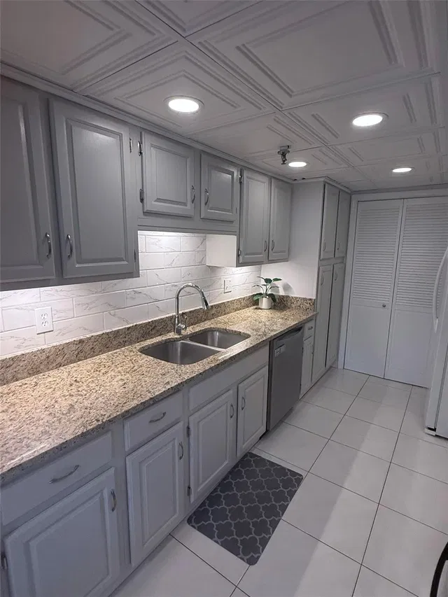 Unit 1040 photo 3