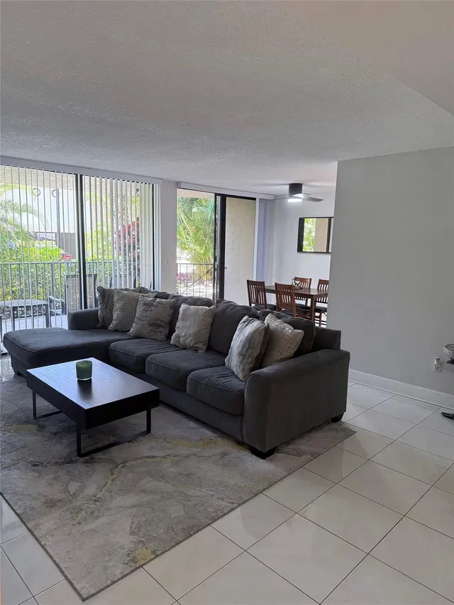 Unit 1040 photo 14