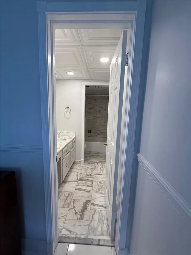 Unit 1040 photo 27