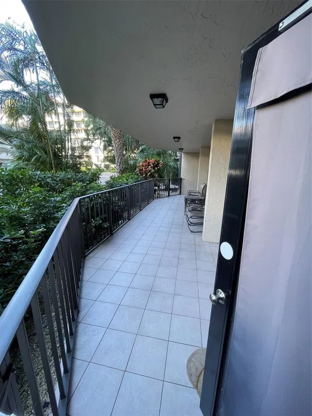 Unit 1040 photo 33