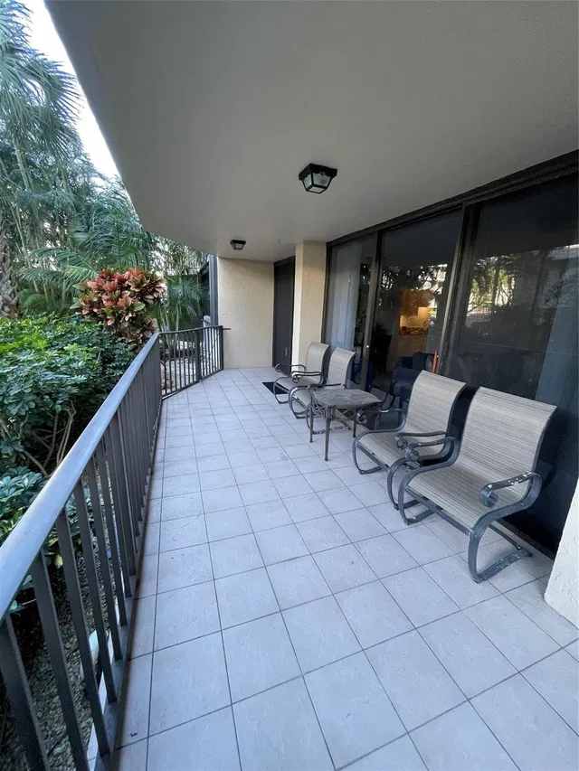 Unit 1040 photo 35
