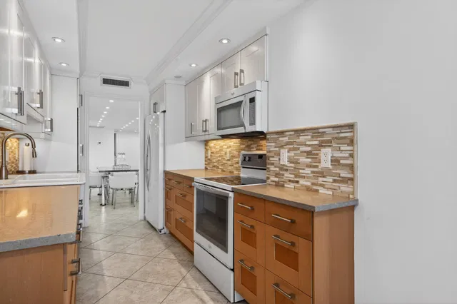 Singer Island Unit 1-1101 photo 18