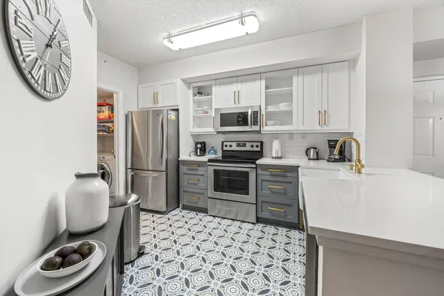 Unit 203 photo 5