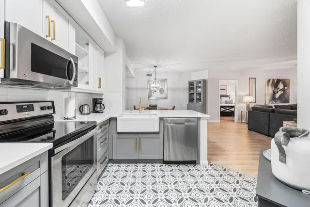 Unit 203 photo 7