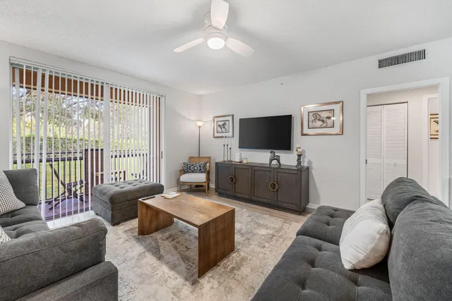 Unit 203 photo 9