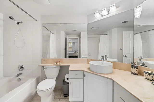 Unit 203 photo 11