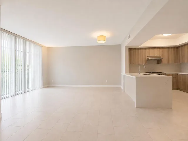 The Whitney Unit 506 photo 3