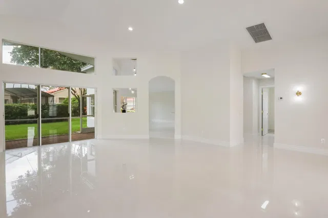 Residence photo 3