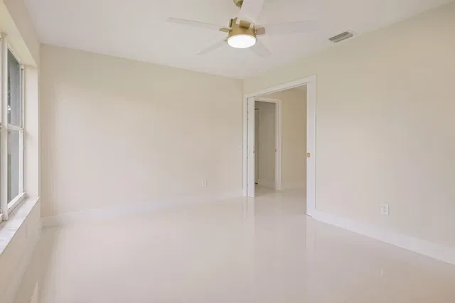 Residence photo 30