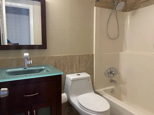 Unit 106 photo 11