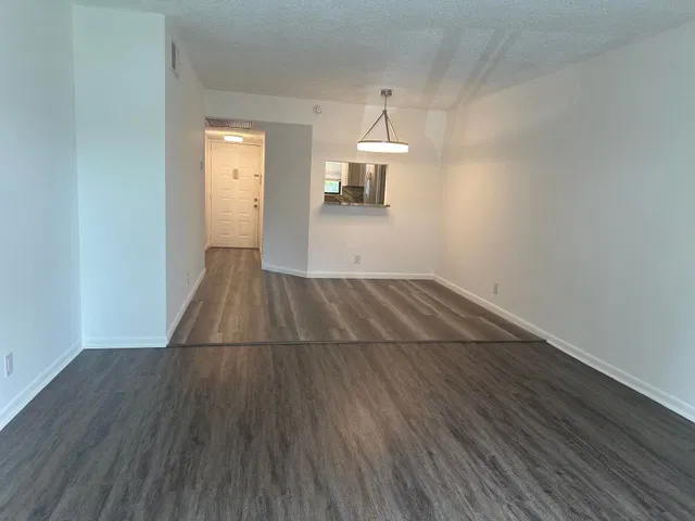 Unit 106 photo 14