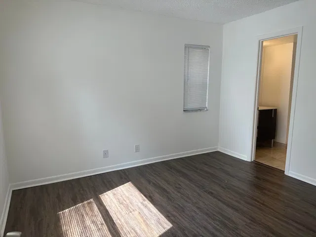 Unit 106 photo 16
