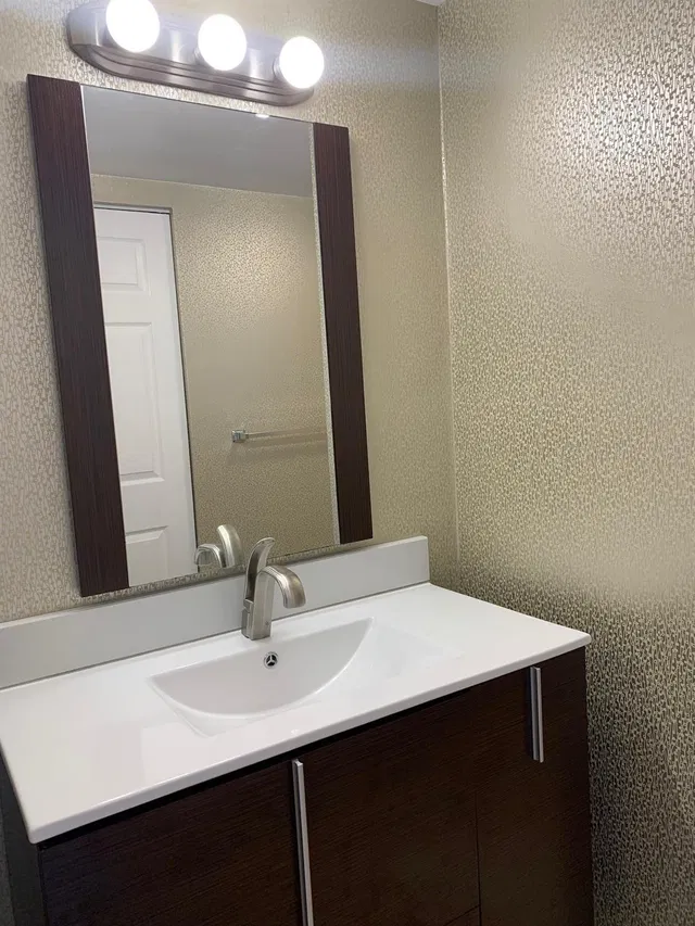 Unit 106 photo 18