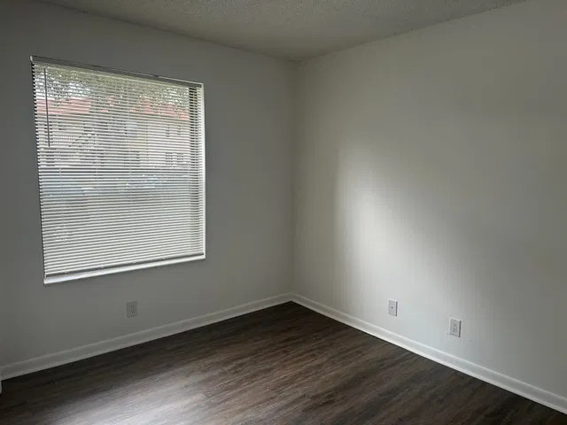 Unit 106 photo 20