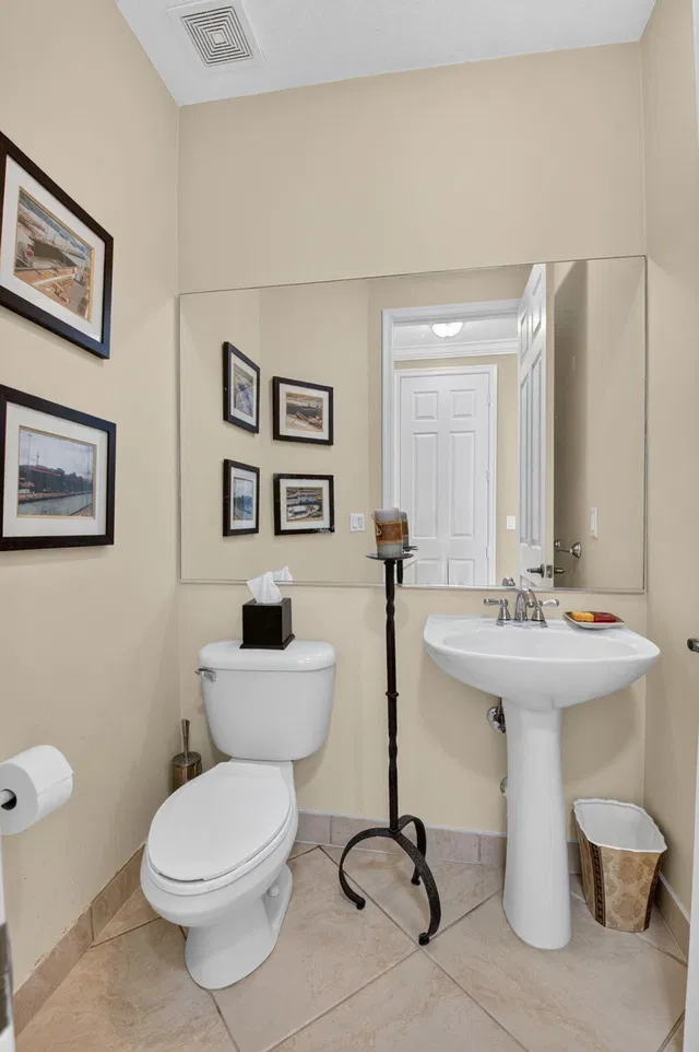 Unit 1608 photo 8