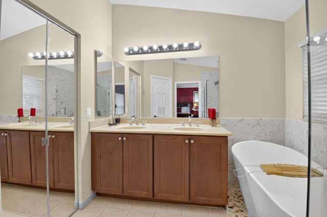 Unit 1608 photo 17
