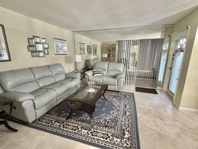 Residence photo 6