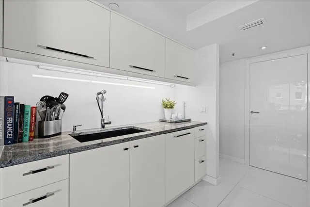Singer Island Unit 10C photo 9