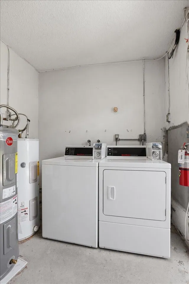 Unit B photo 19