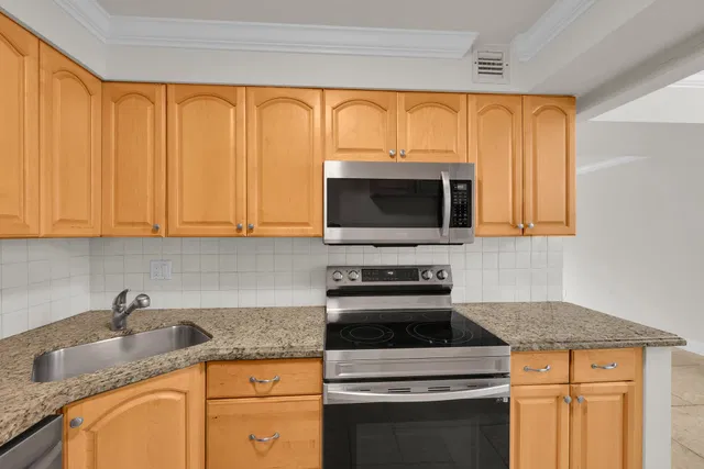 Unit 1140 photo 9