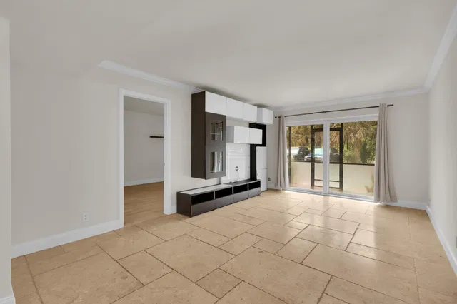 Unit 1140 photo 11