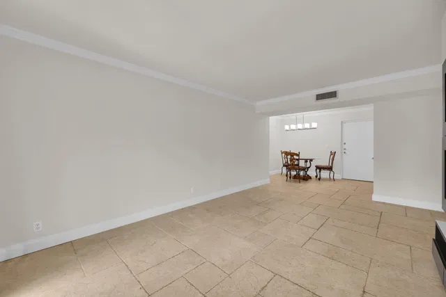 Unit 1140 photo 12
