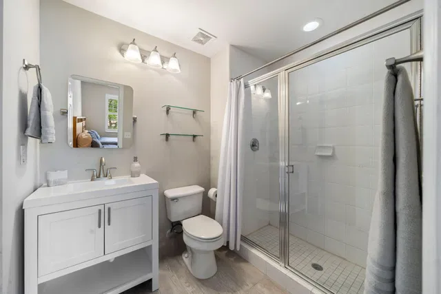 Unit 106 photo 18