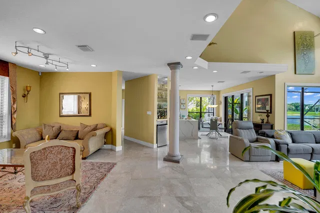 Residence photo 11