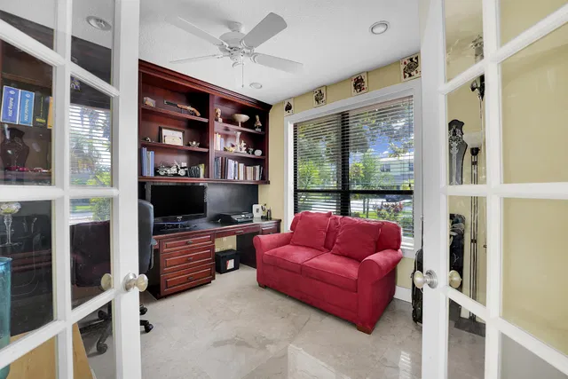 Residence photo 18