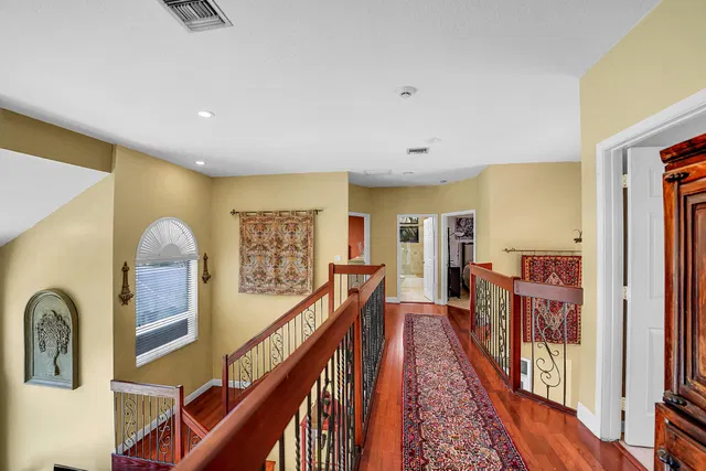 Residence photo 53