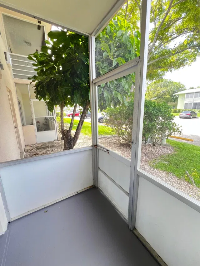 Unit 31 photo 13