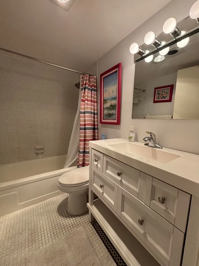 Unit 316 photo 5