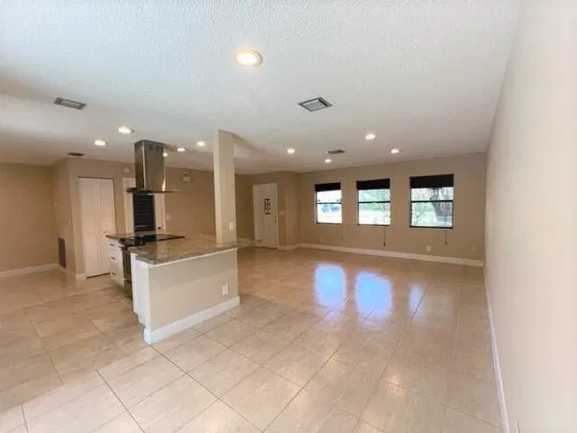  Residence photo 4