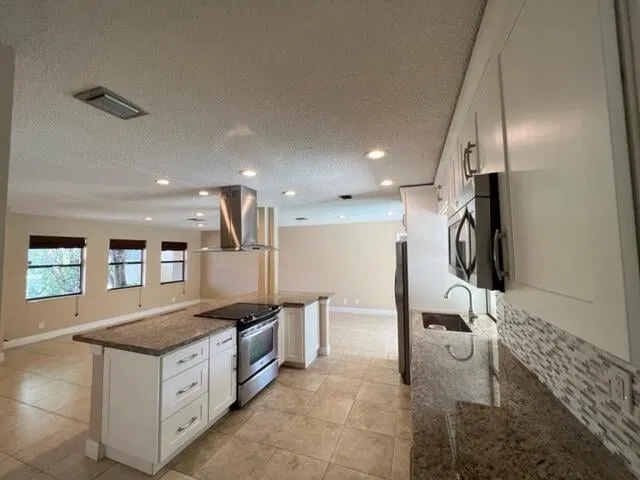  Residence photo 6