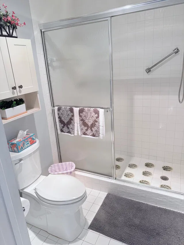 Unit 404 photo 12