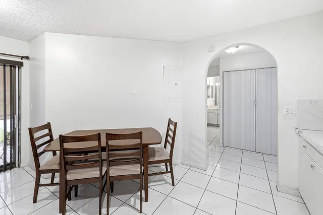  Residence photo 8
