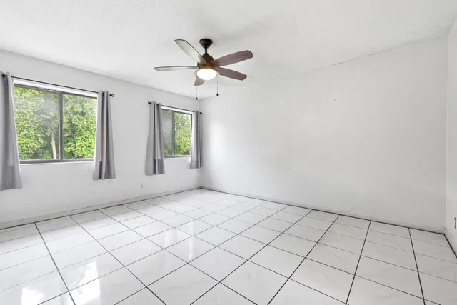  Residence photo 11