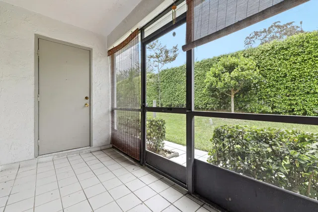  Residence photo 17