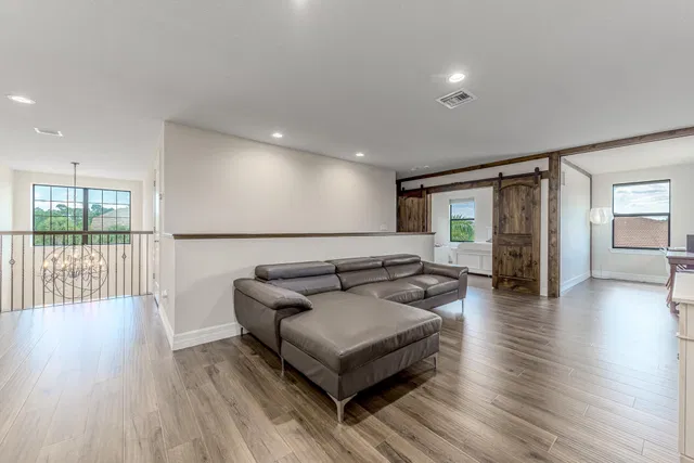  Residence photo 23