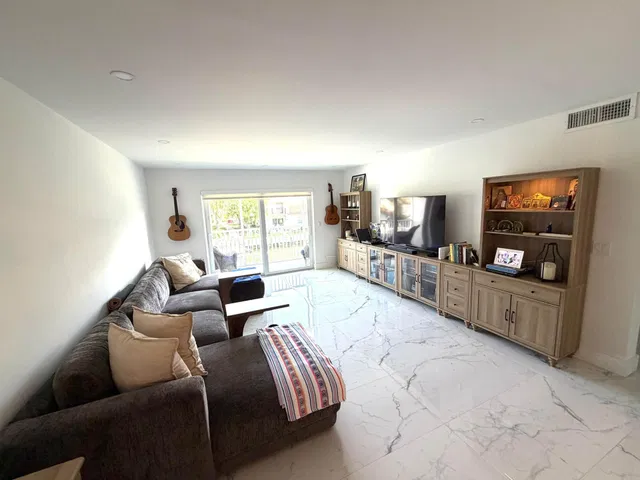 Unit 206 photo 7