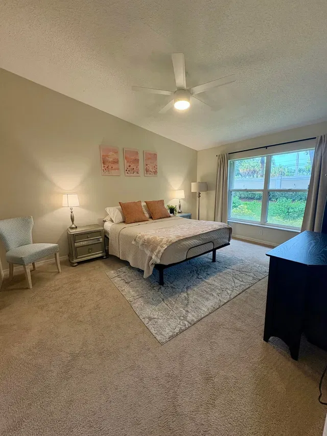 Residence photo 12