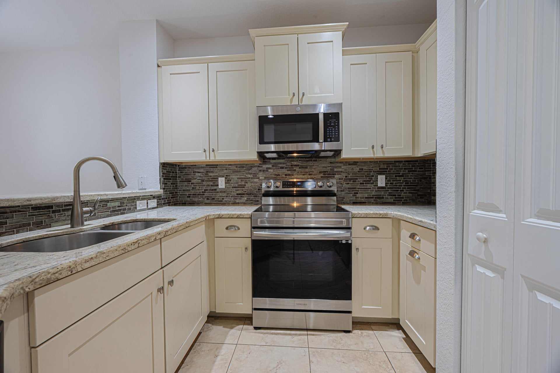 Residence photo 5
