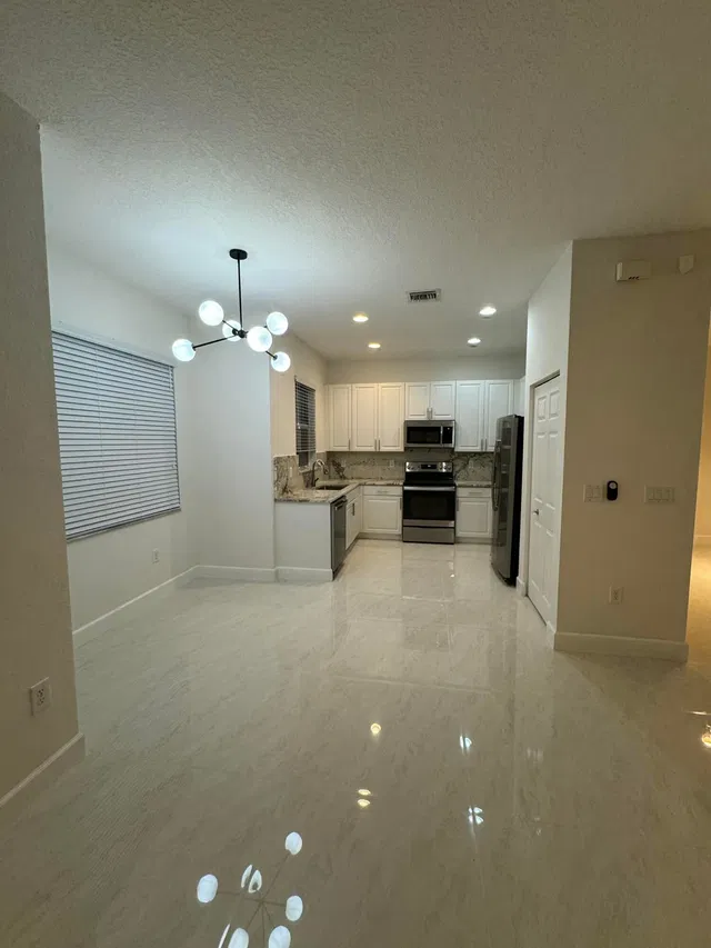 Residence photo 2